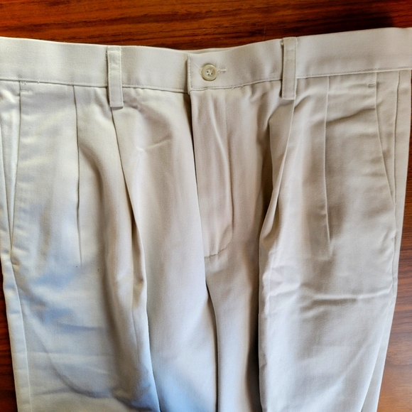 Dockers Pleated Classic Fit Waist 32 Length 30 - Picture 1 of 6